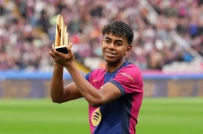 亚利桑那响尾蛇队在夺冠后因薪资压力拆解阵容，兰迪·强森被交易至洋基