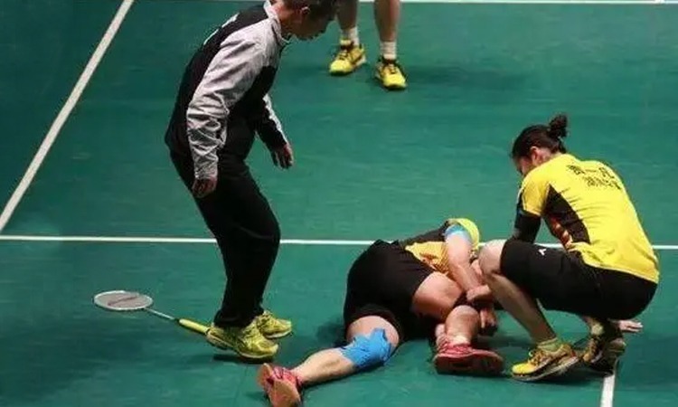 摆牌时间管理：为什么在最后几秒调整牌序往往能死里逃生？（摆牌时间策略：临门几秒改牌序为何常能化险为夷？）